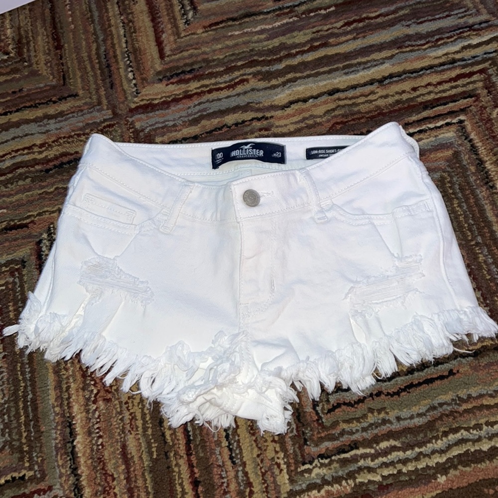 NWOT white jean shorts from Hollister size 00. low rise short-short shorts